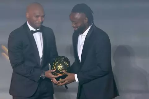 الشيبي كان يستحقها.. ماذا قال ماييلي بعد فوزه بجائزة أفضل لاعب داخل أفريقيا؟